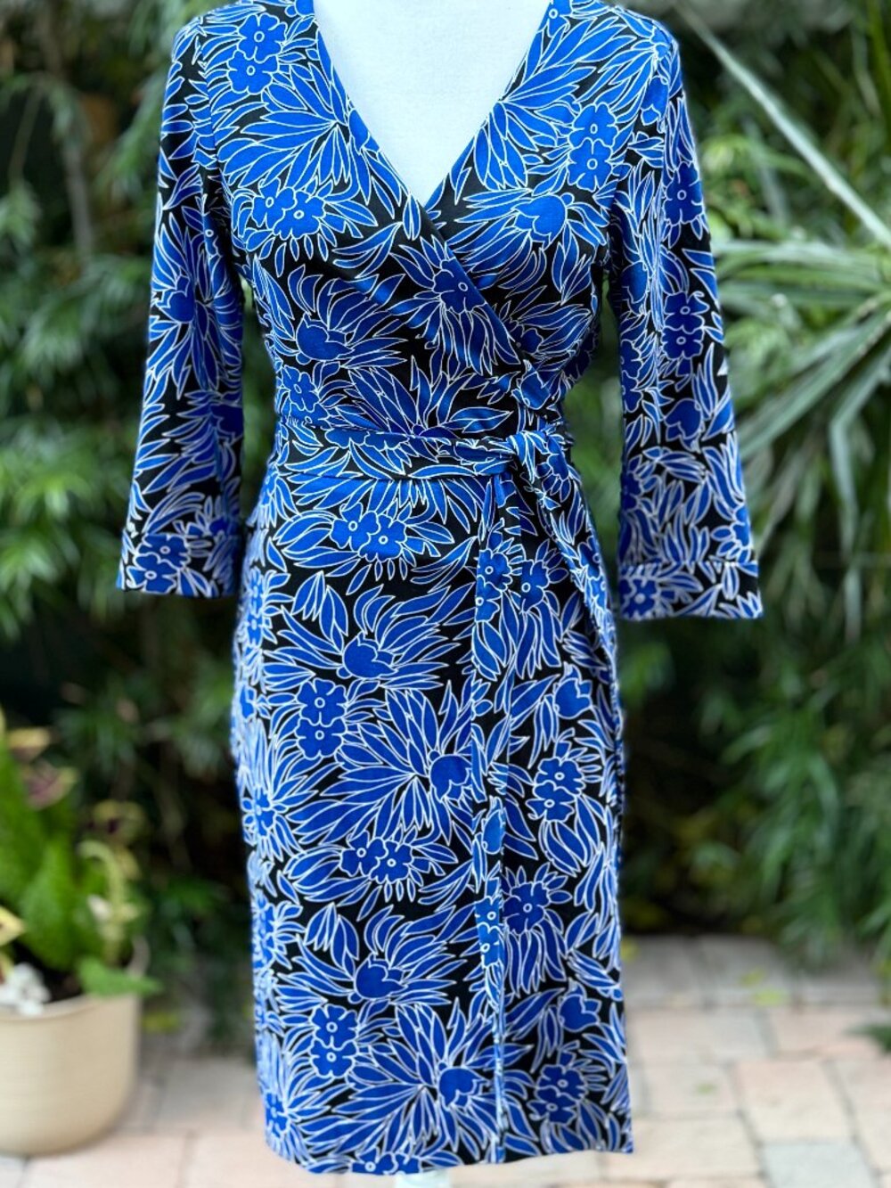 Diane von Furstenberg Blue Floral Silk Blend Wrap Dress Size 10